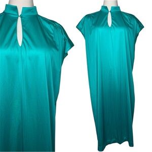 Vintage Vanity Fair Jungle Jade Green Irregular Slip Mandarin Collar Medium